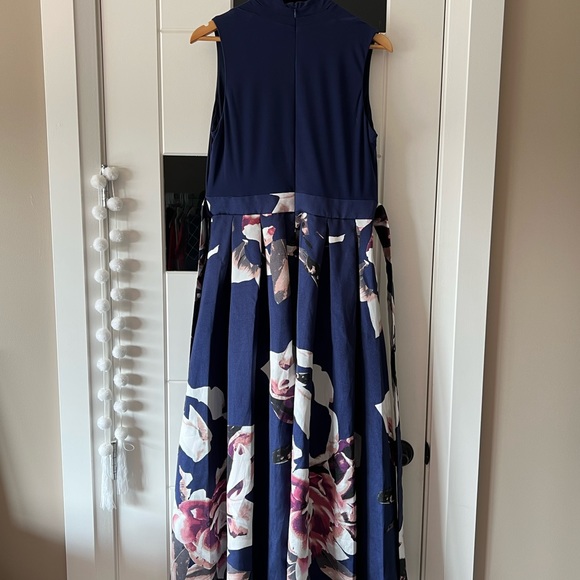 V-Neck Floral Print Mikado DresS - Picture 5 of 6